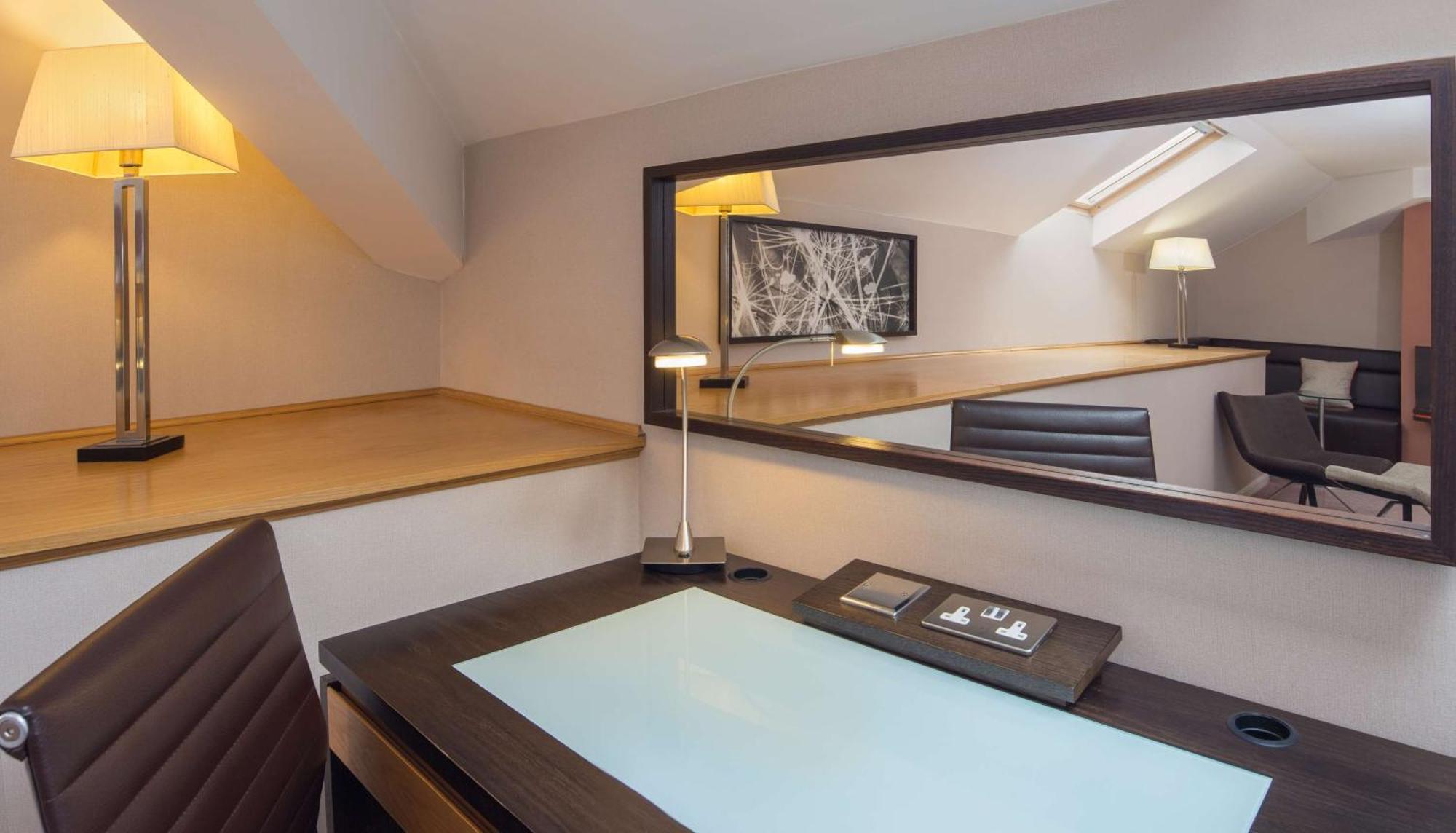 Deluxe Queen Room