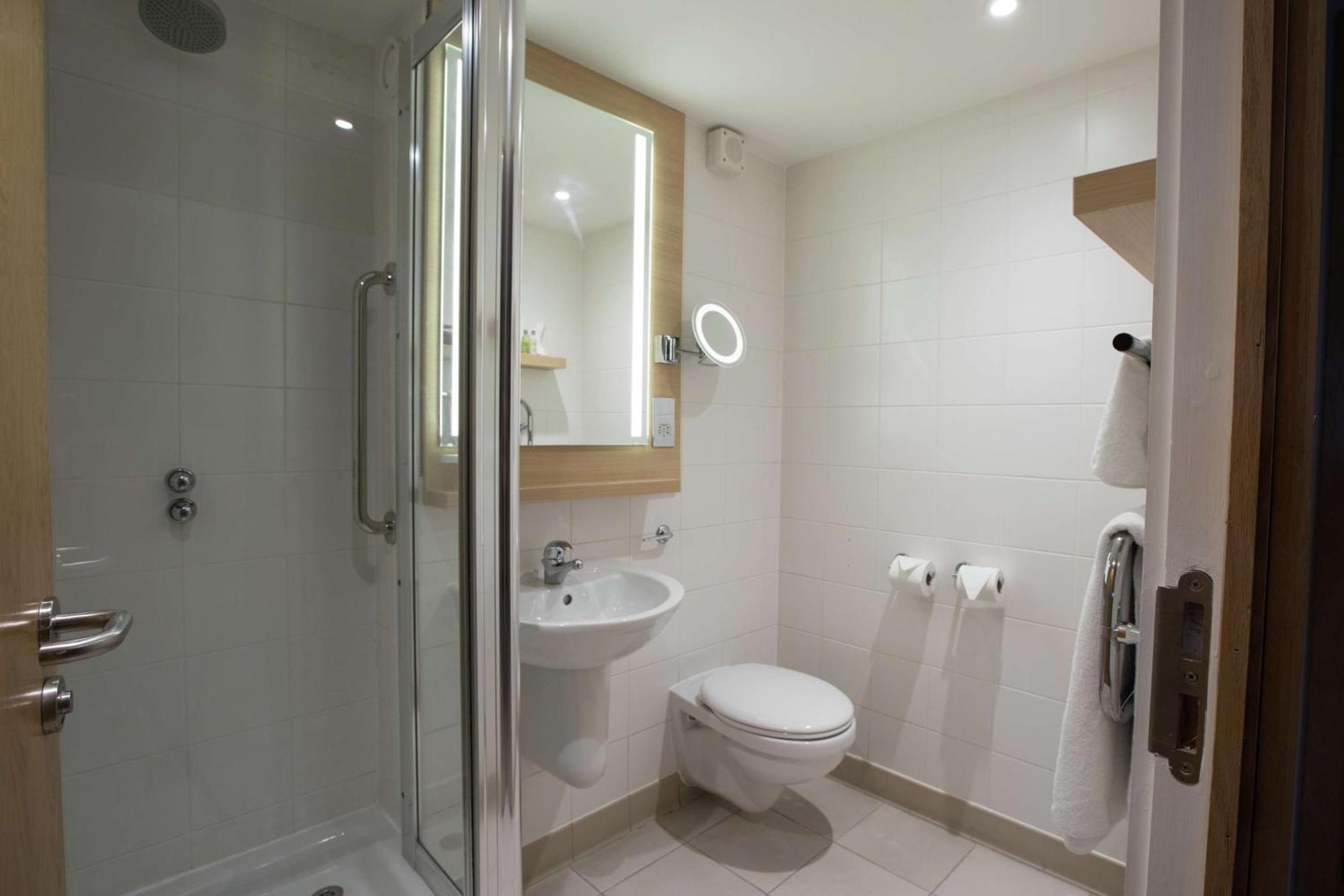 King Guest Room with Pitch View