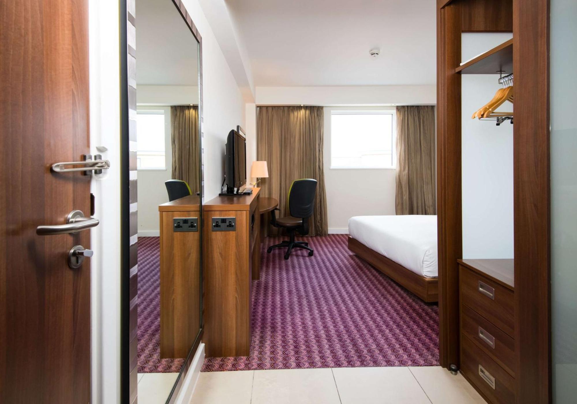 Queen Room - Accessible