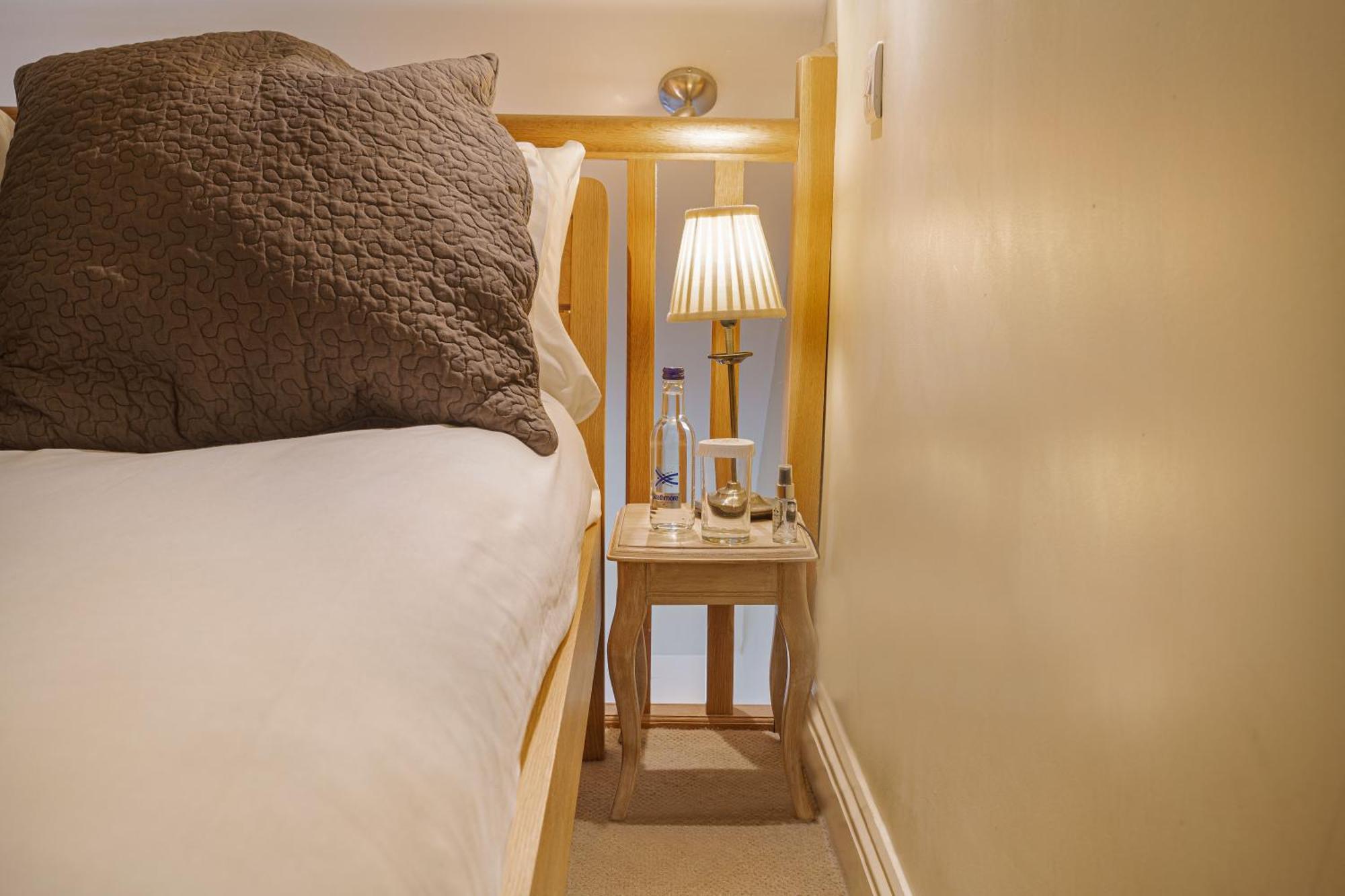 Deluxe Room,1584404512:JPEG