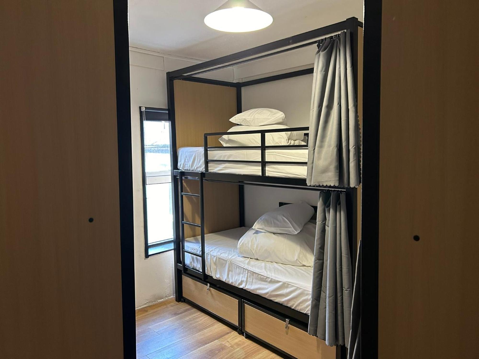Einzelbett im Schlafsaal mit 6 Betten