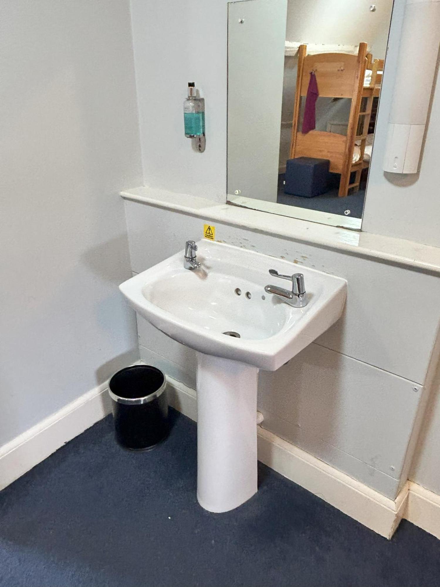 4 Bed Private Room Shared Bathroom