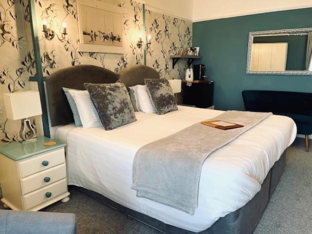 Double or Twin Room with Private Bathroom