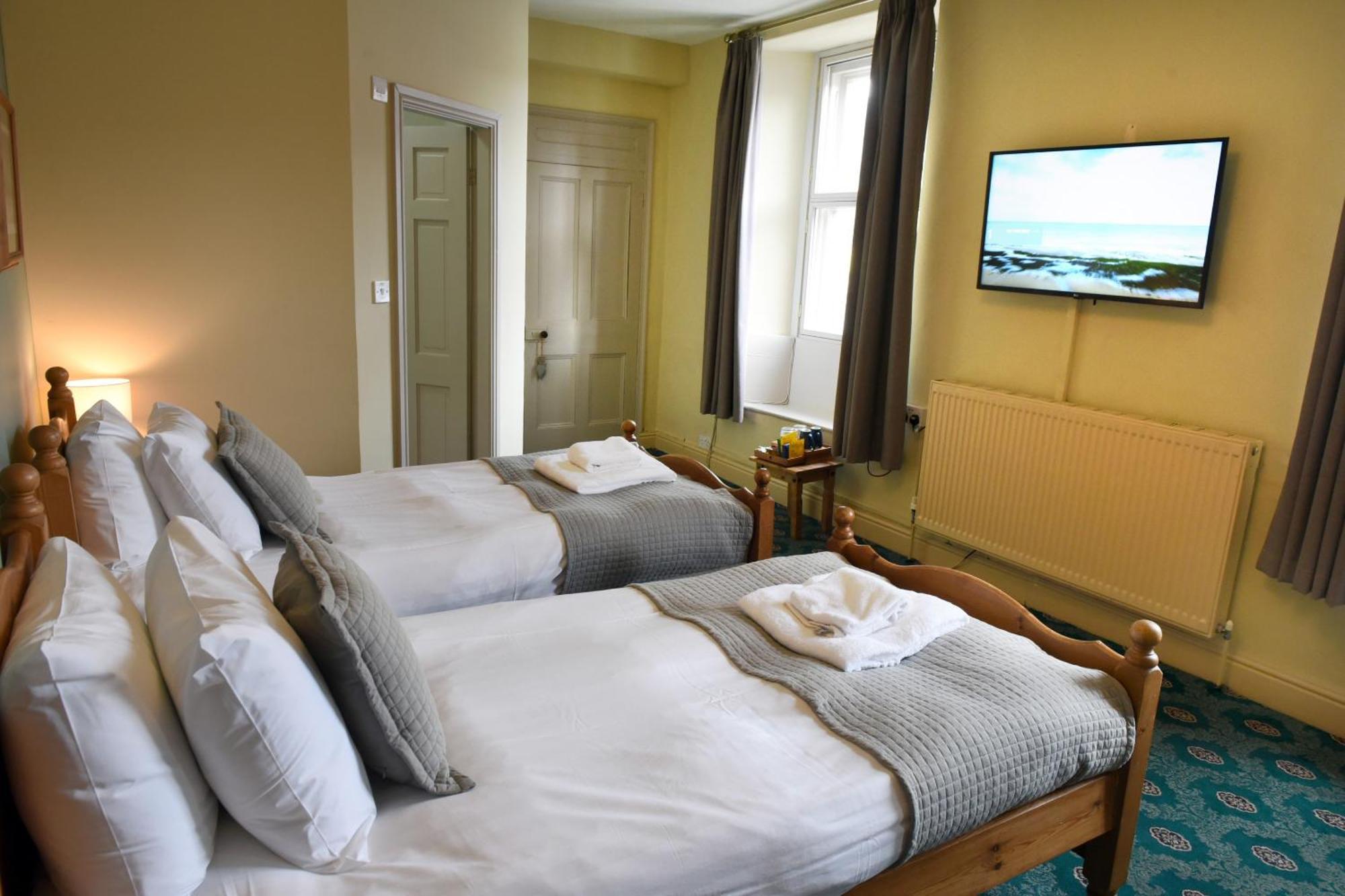 Twin Room with Private Bathroom