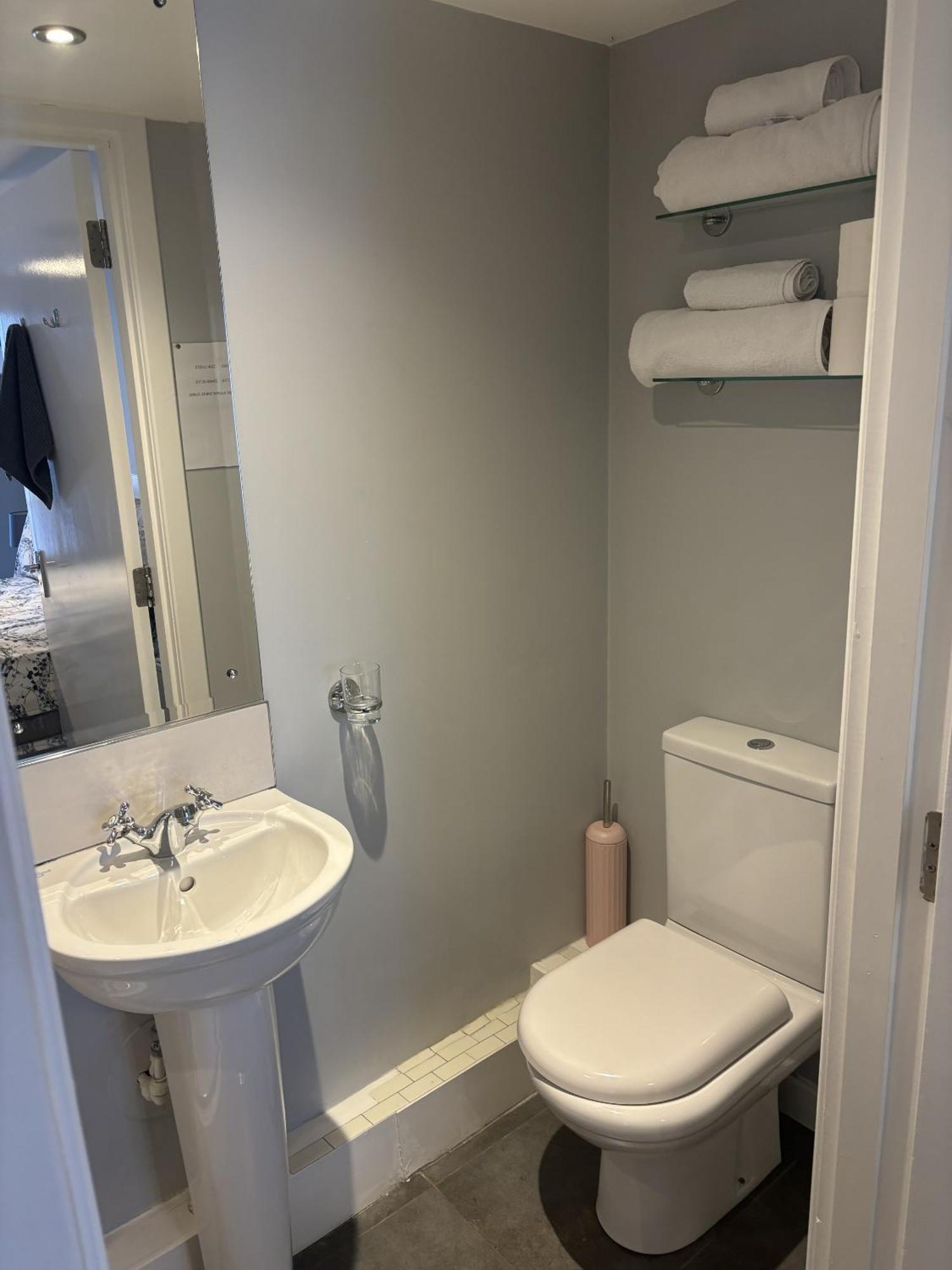 Twin Room with Shower