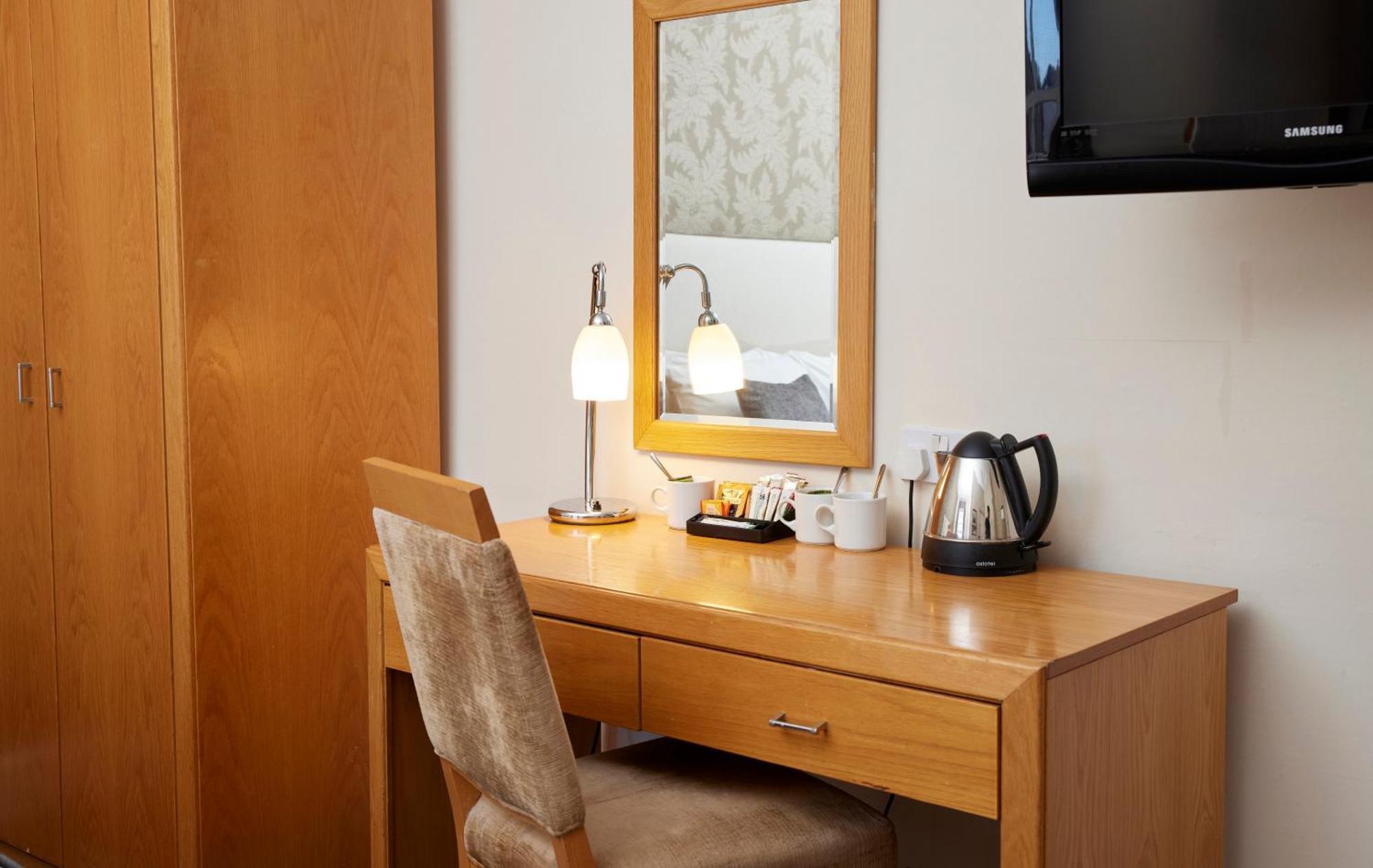 Family Room (2 Adults + 1 Child)