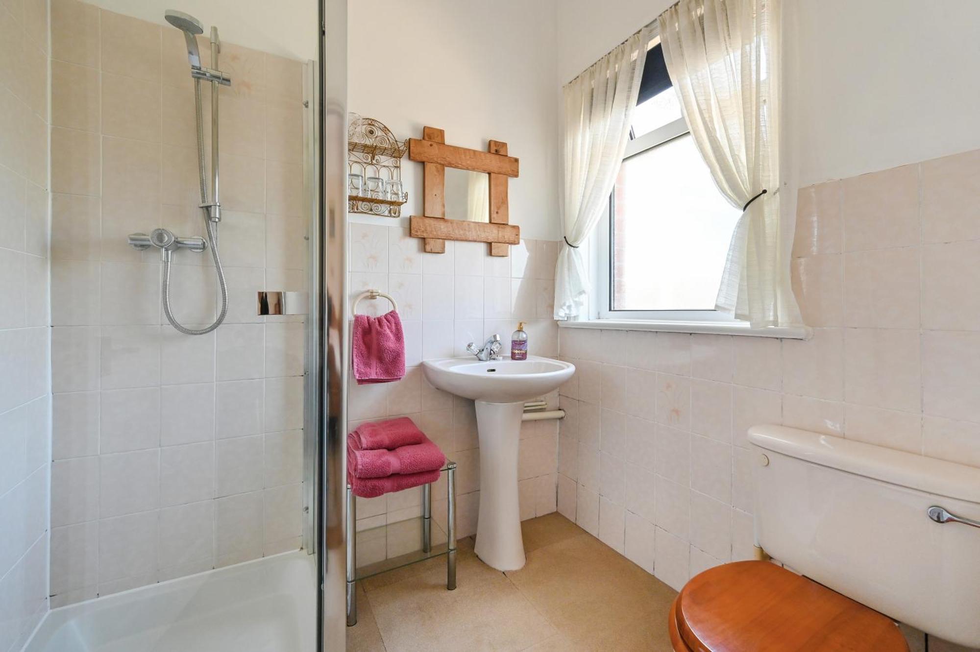 Double or Twin Room with Shower