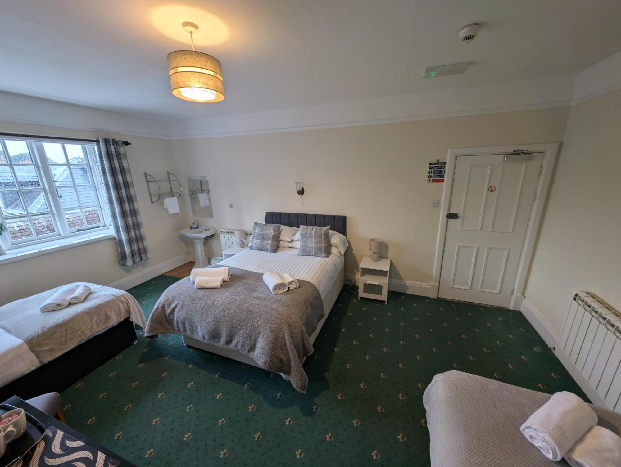 Quadruple Room with Shared Bathroom