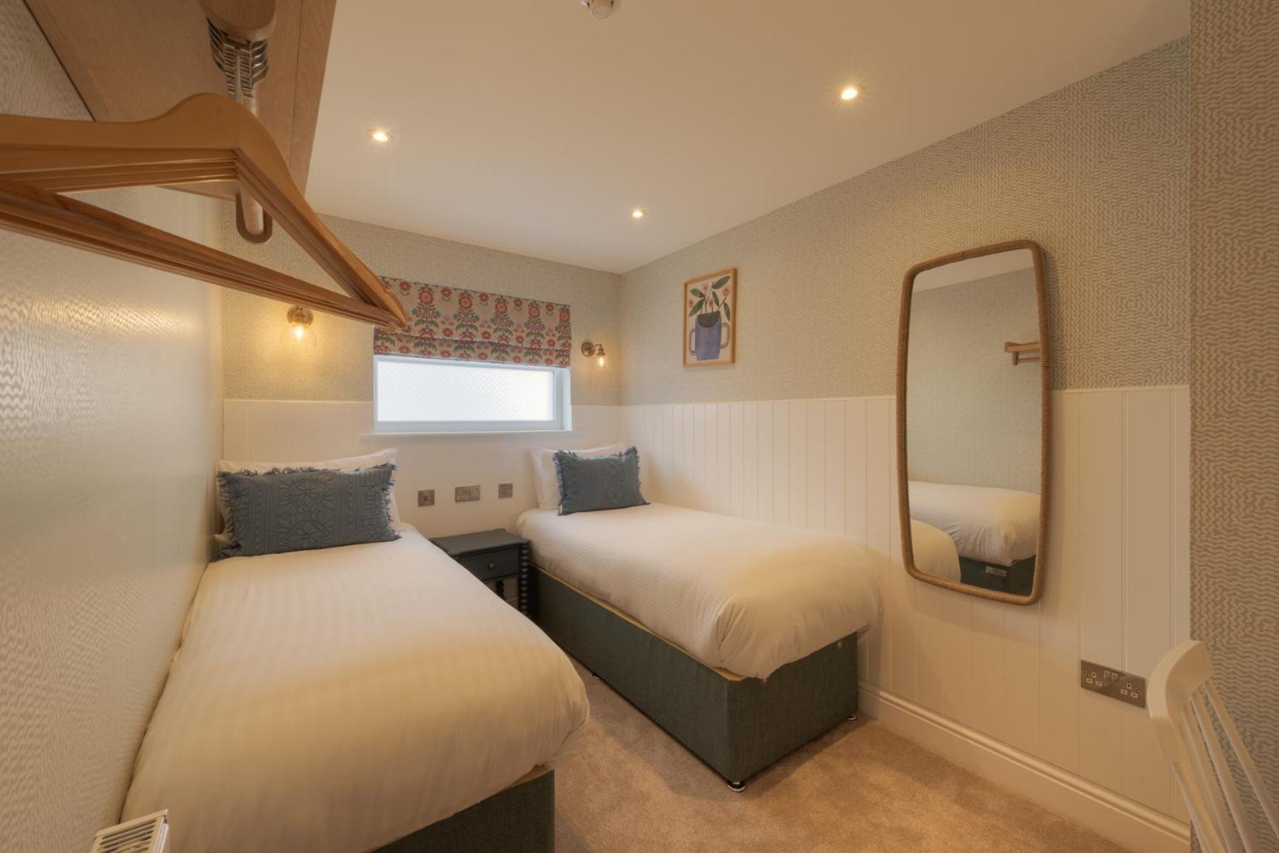 Family Suite (2 Adults + 3 Children)