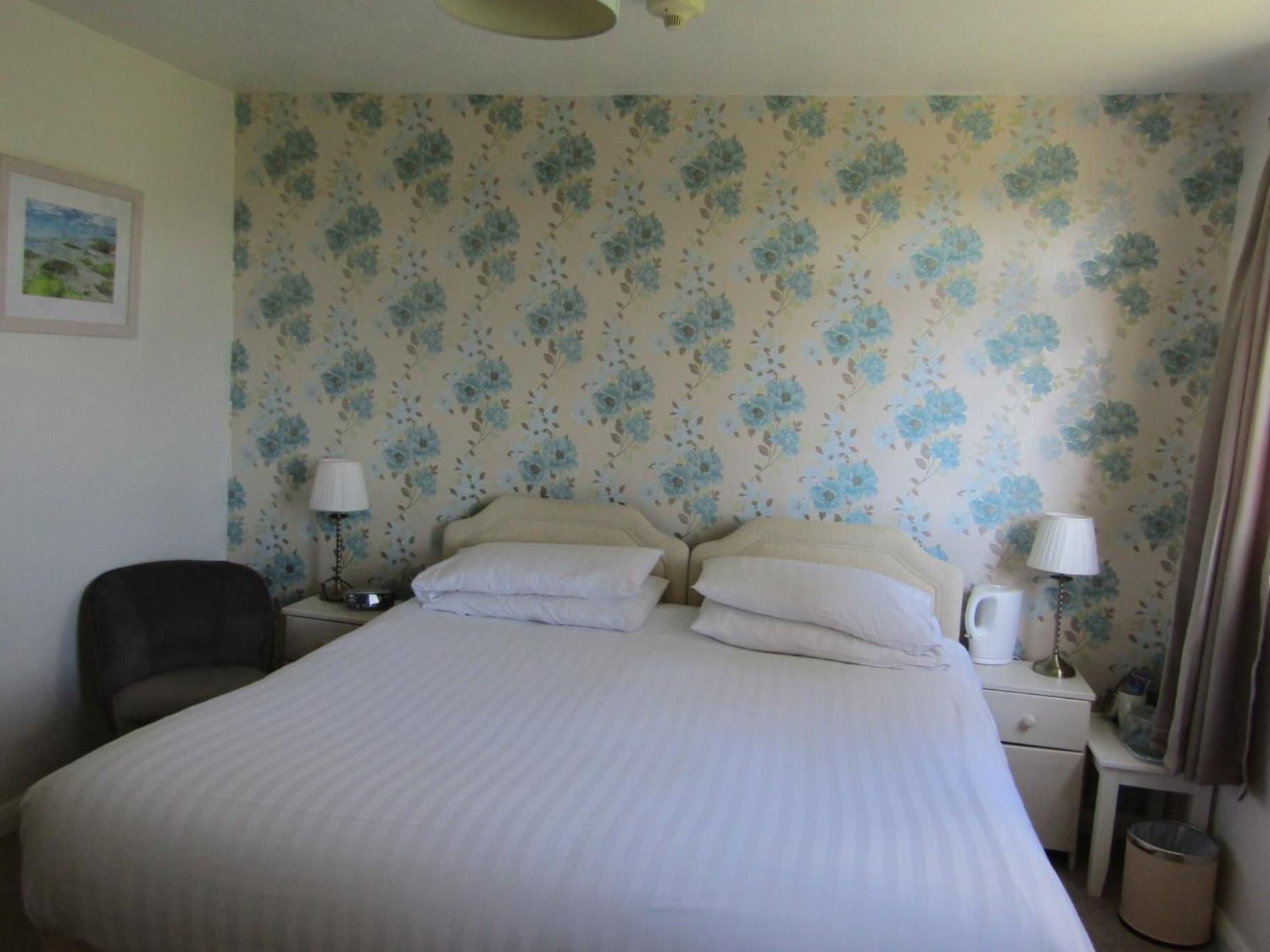 Twin Room with Bath