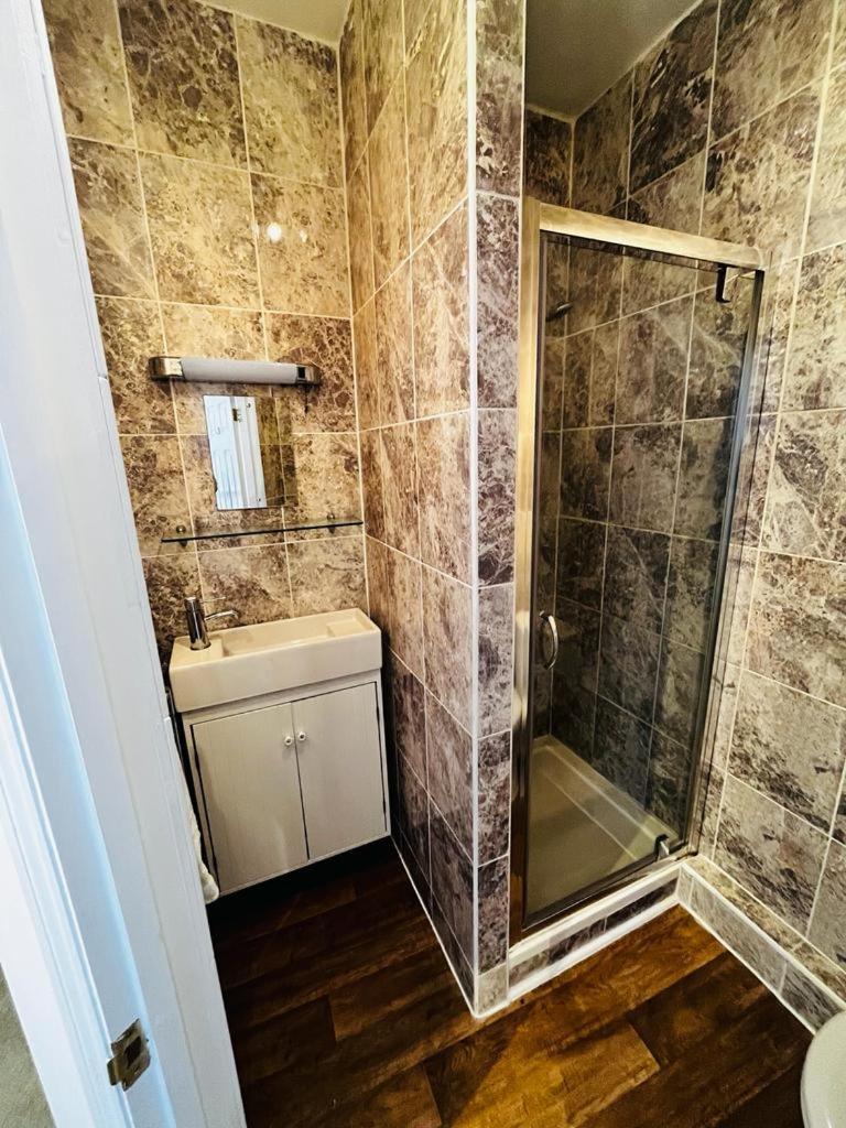 Deluxe Double Room with Shower