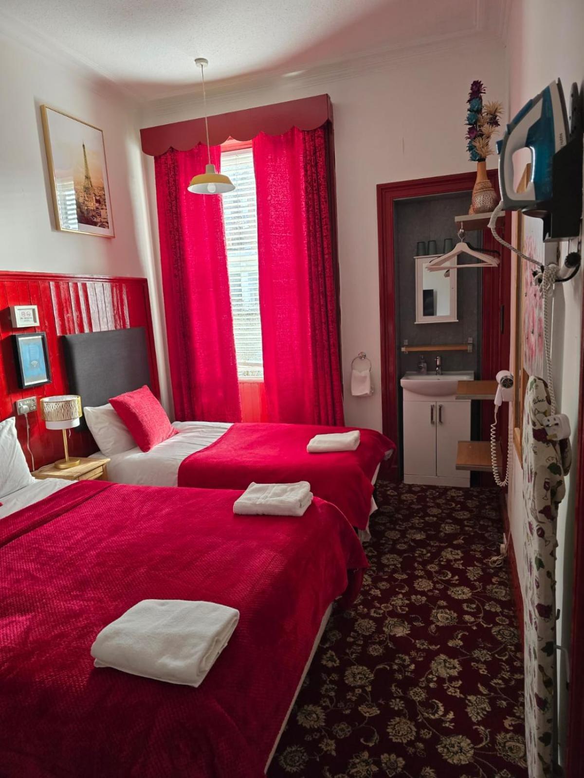 Basic Triple Room with Shared Bathroom