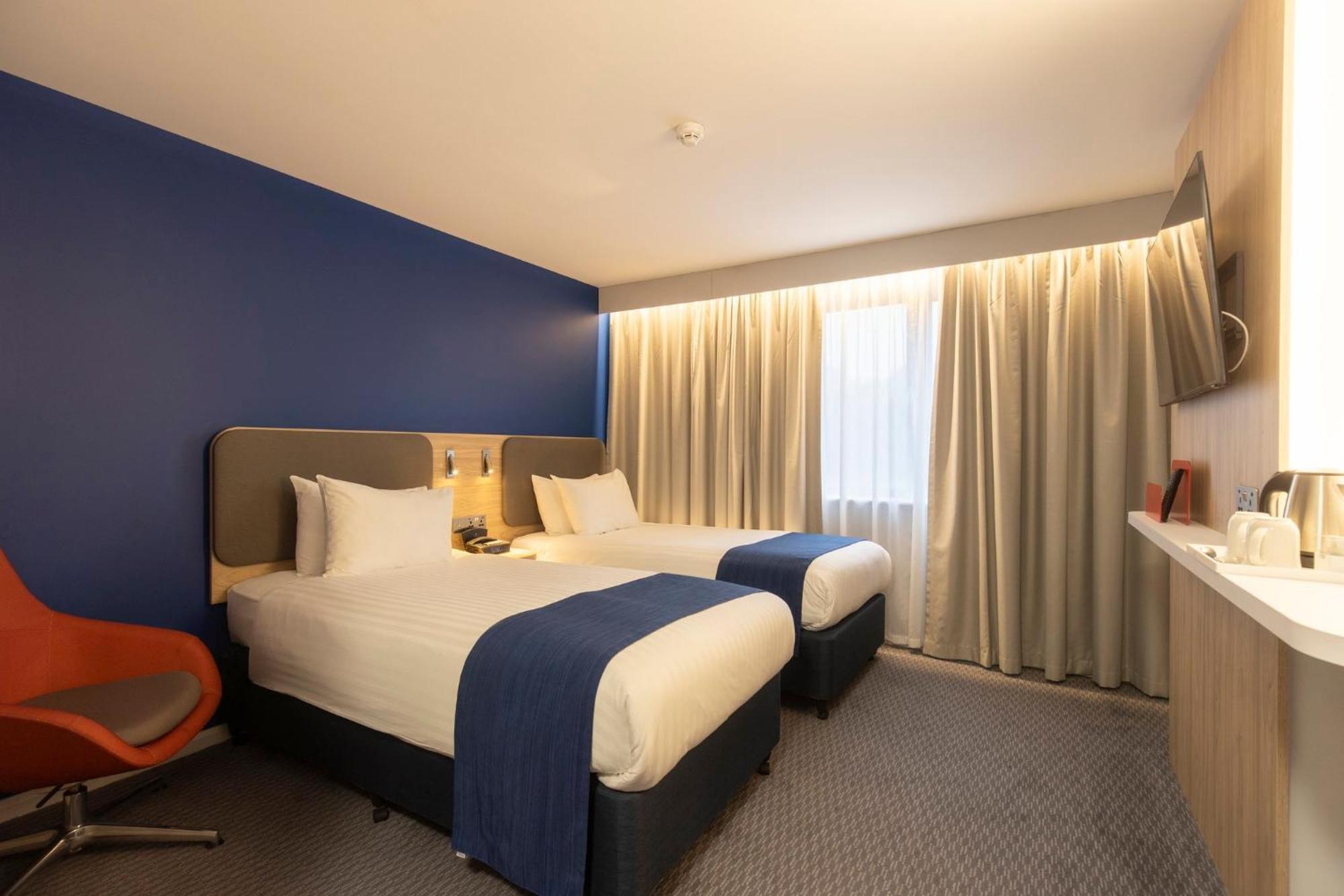 Standard Twin Room with Free Hot Breakfast