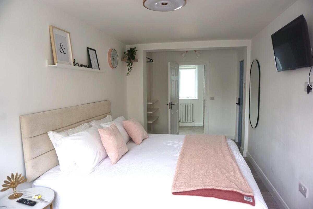 Twin Room with Private Bathroom
