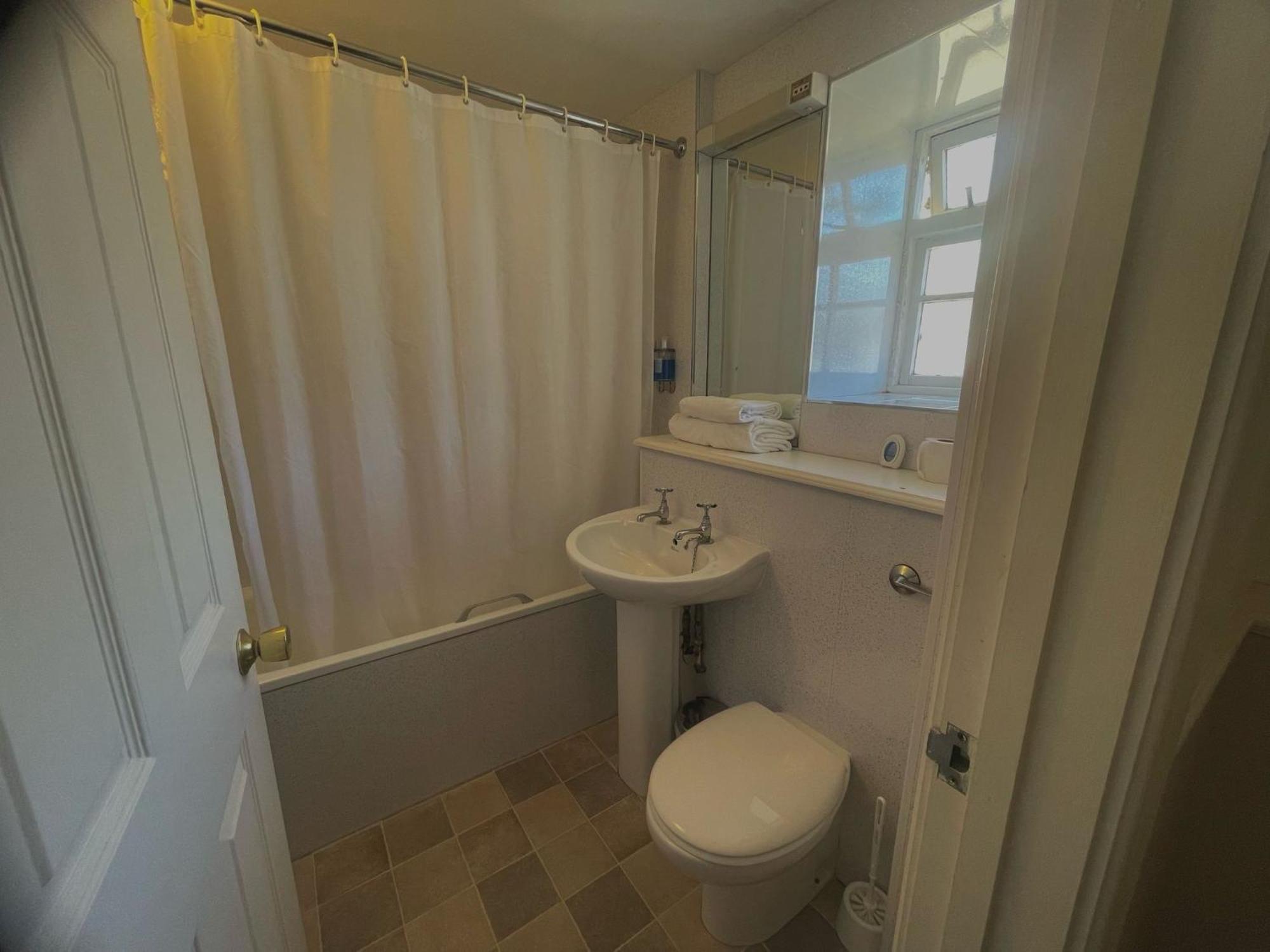 Twin Room with Private Bathroom