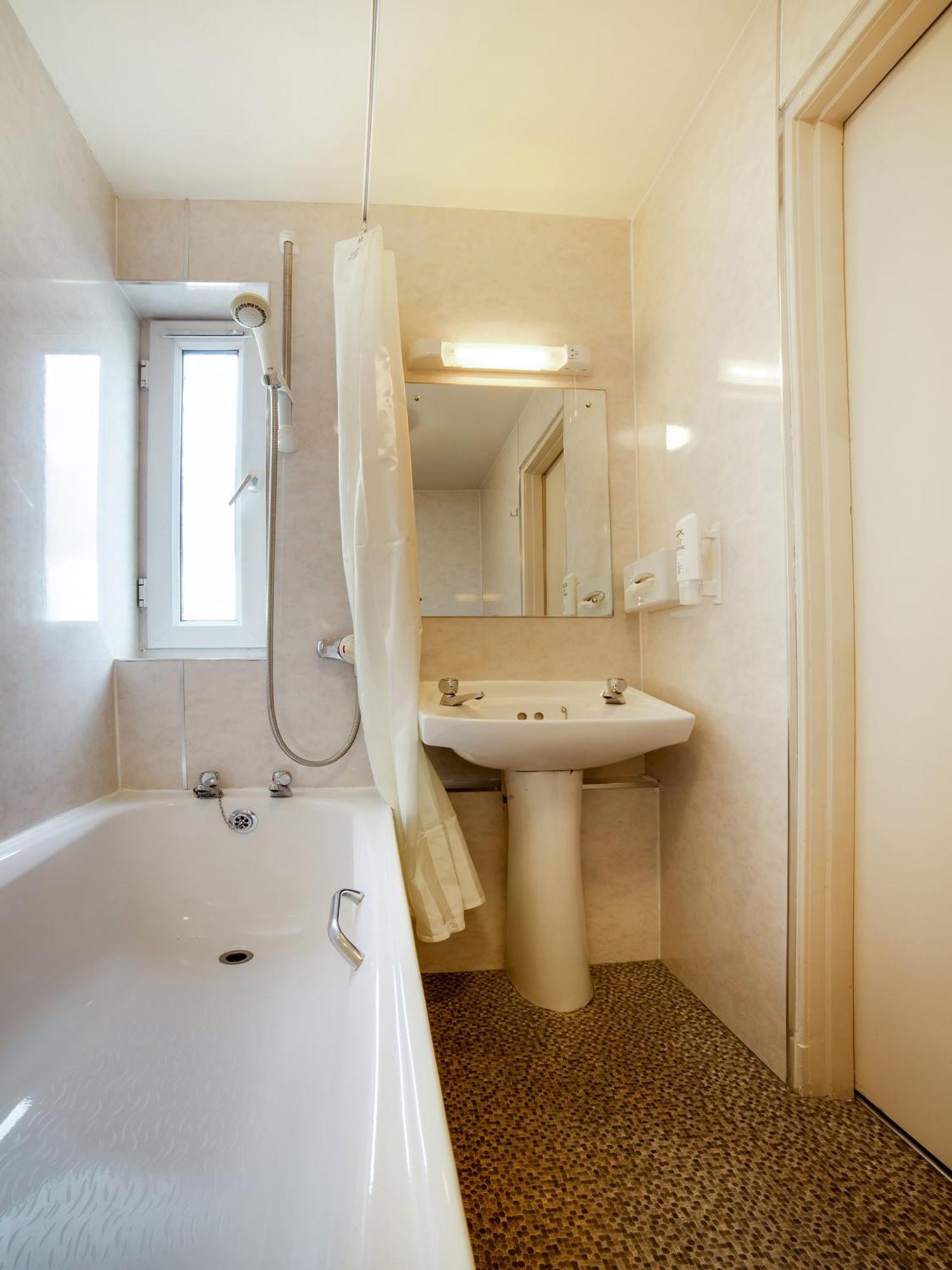 Deluxe Single Room,1663014773:JPEG