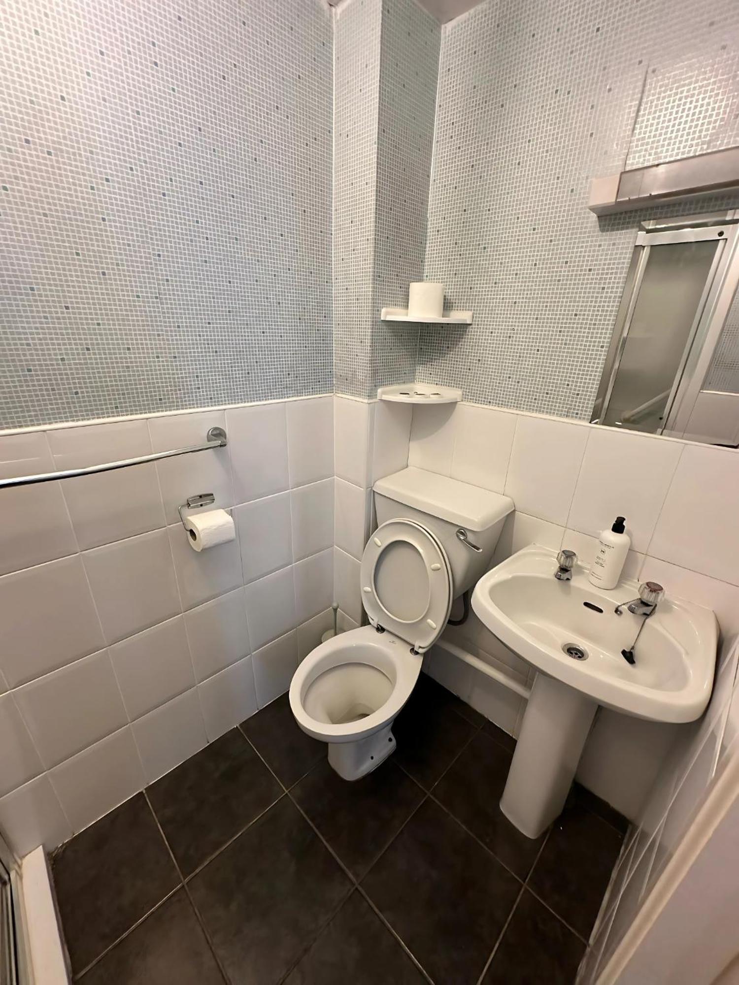 Single Room,1666674557:JPEG
