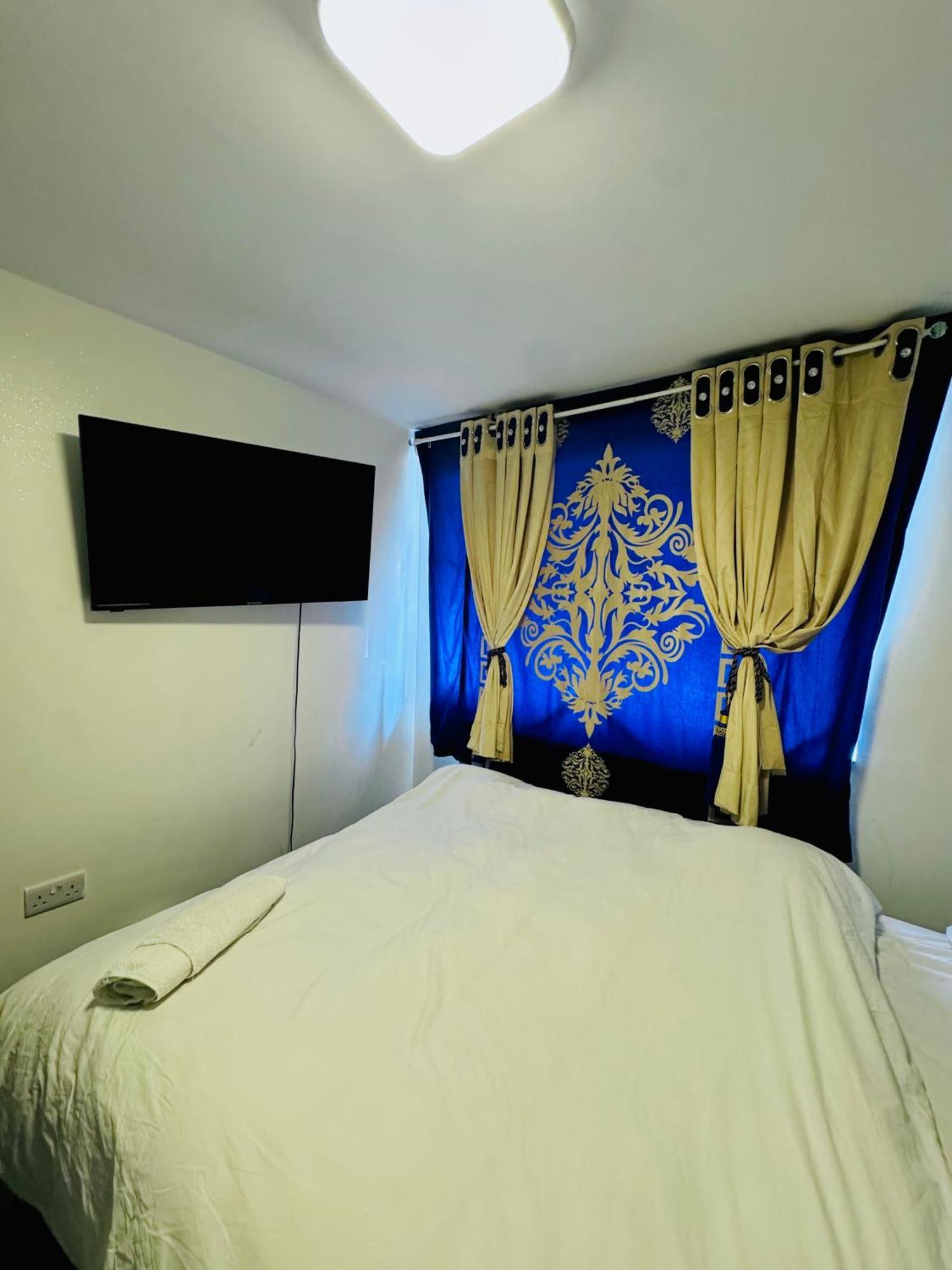 Standard Double Room with Shared Bathroom