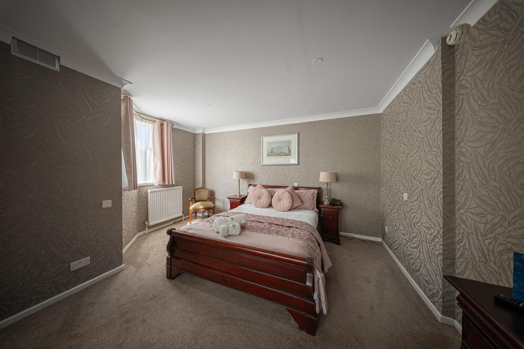 Executive Suite,1676729775:JPEG