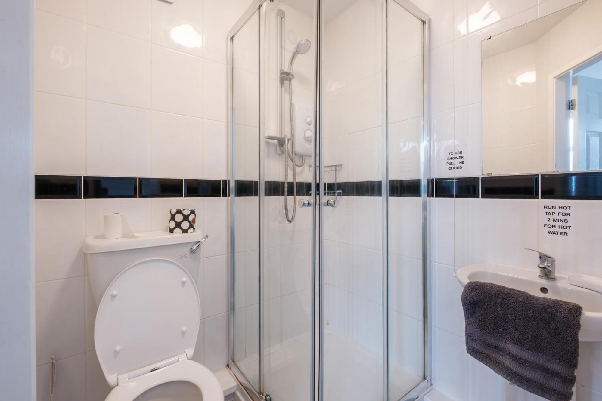 Standard Twin Room with Shared Bathroom