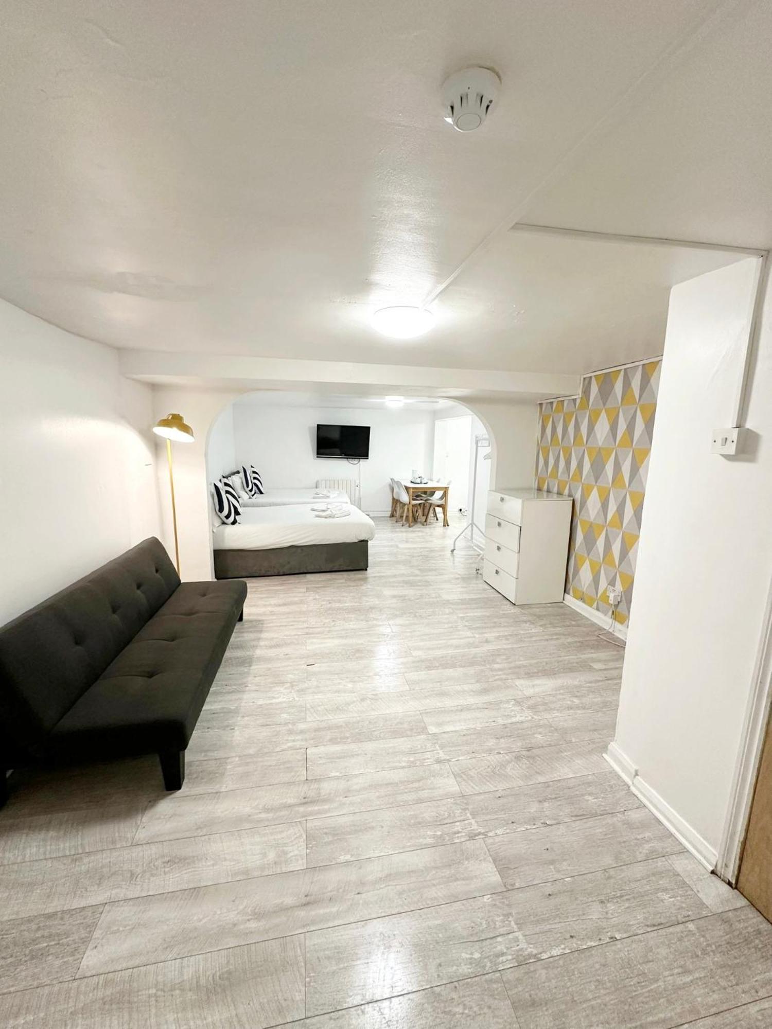 Studio Terrace,1685111883:JPEG