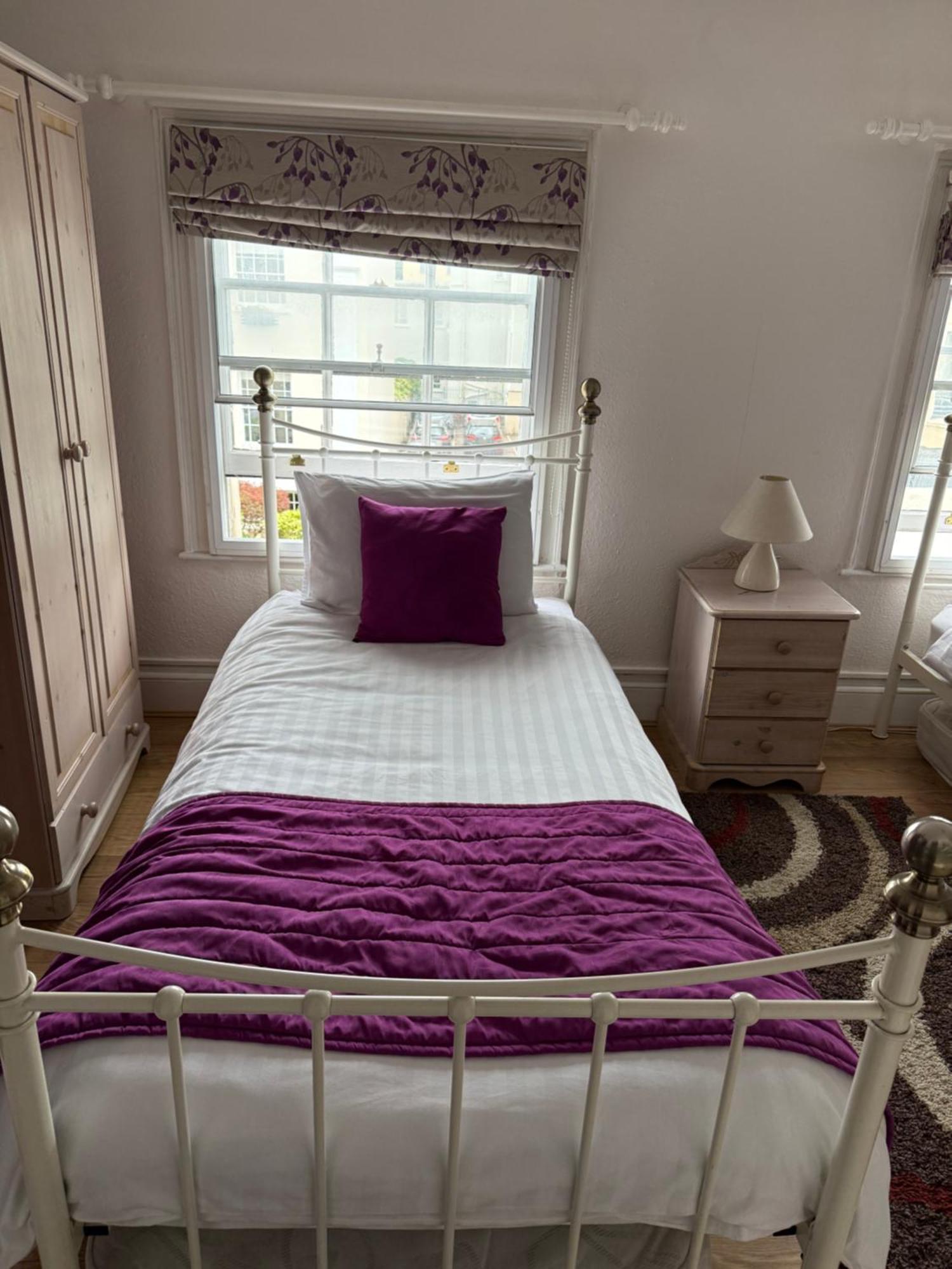 Twin Room with Private Bathroom