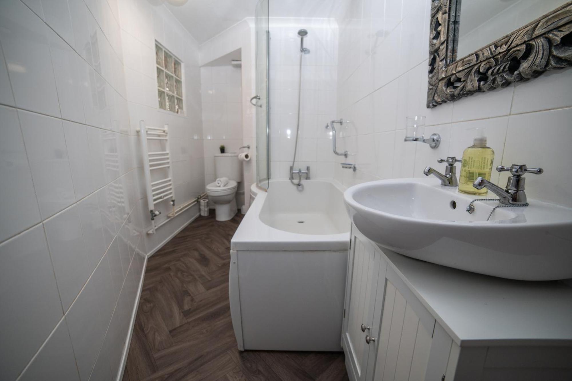 Twin Room,1710598391:JPEG