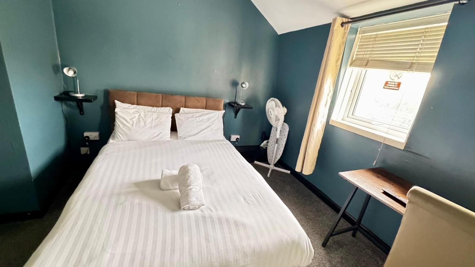 Small Double Room,1733285006:JPEG