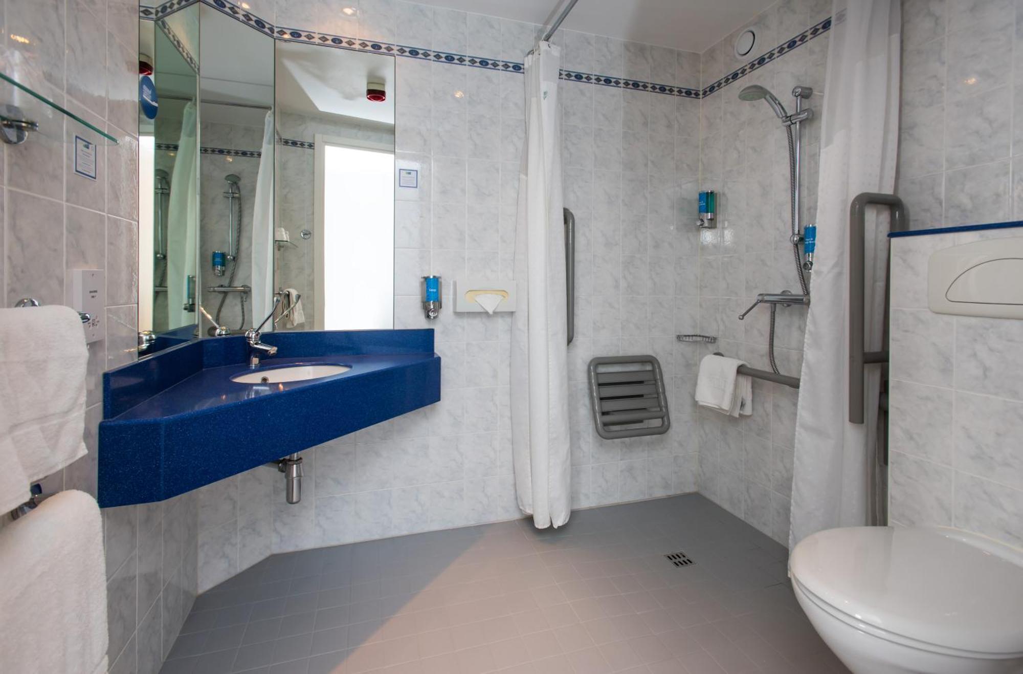 Double Room with Free Hot Breakfast - Accessible