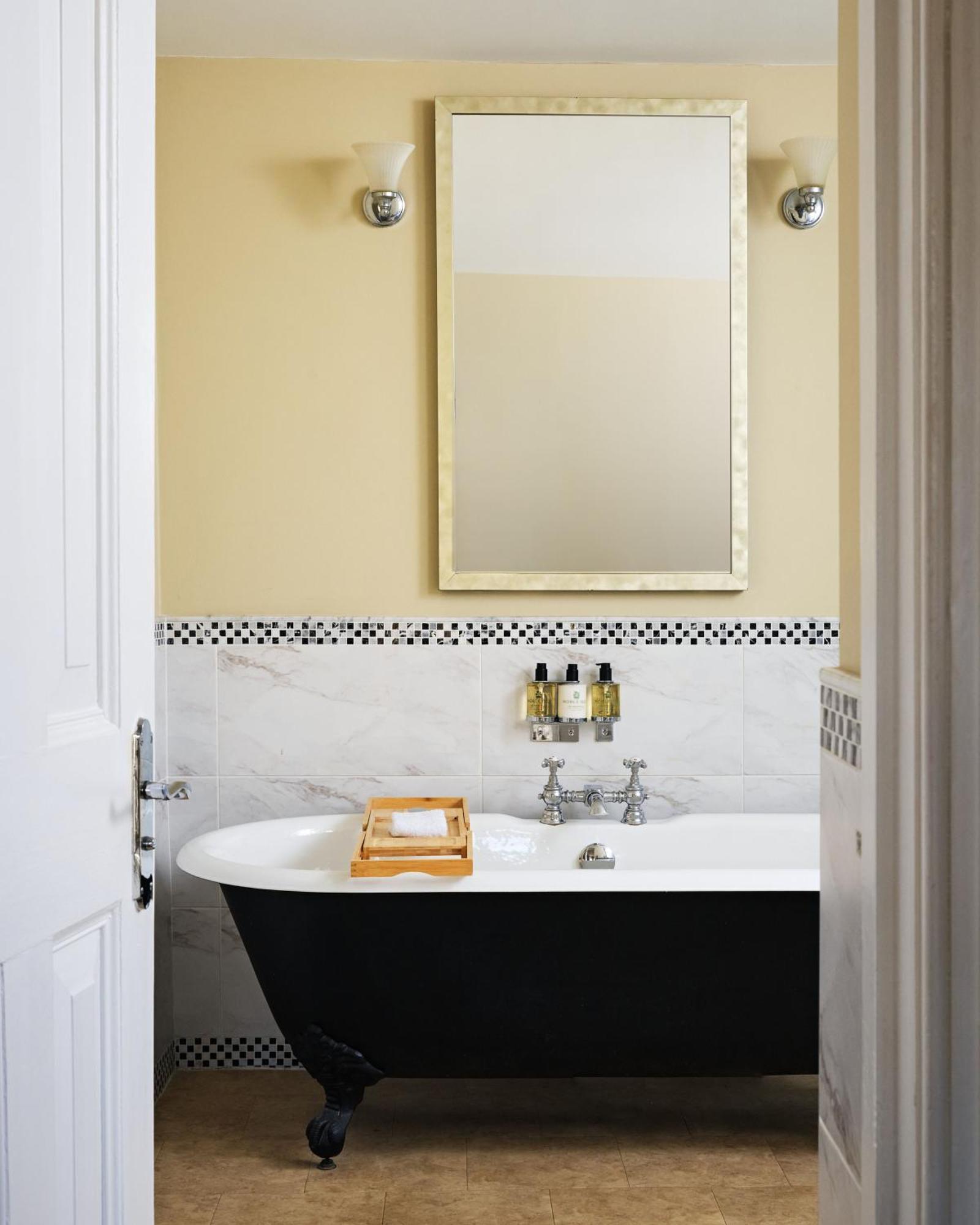 Feature Room,1742568160:JPEG