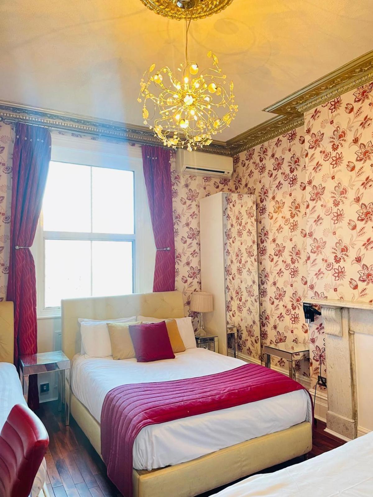 Family Room (4 Adults)