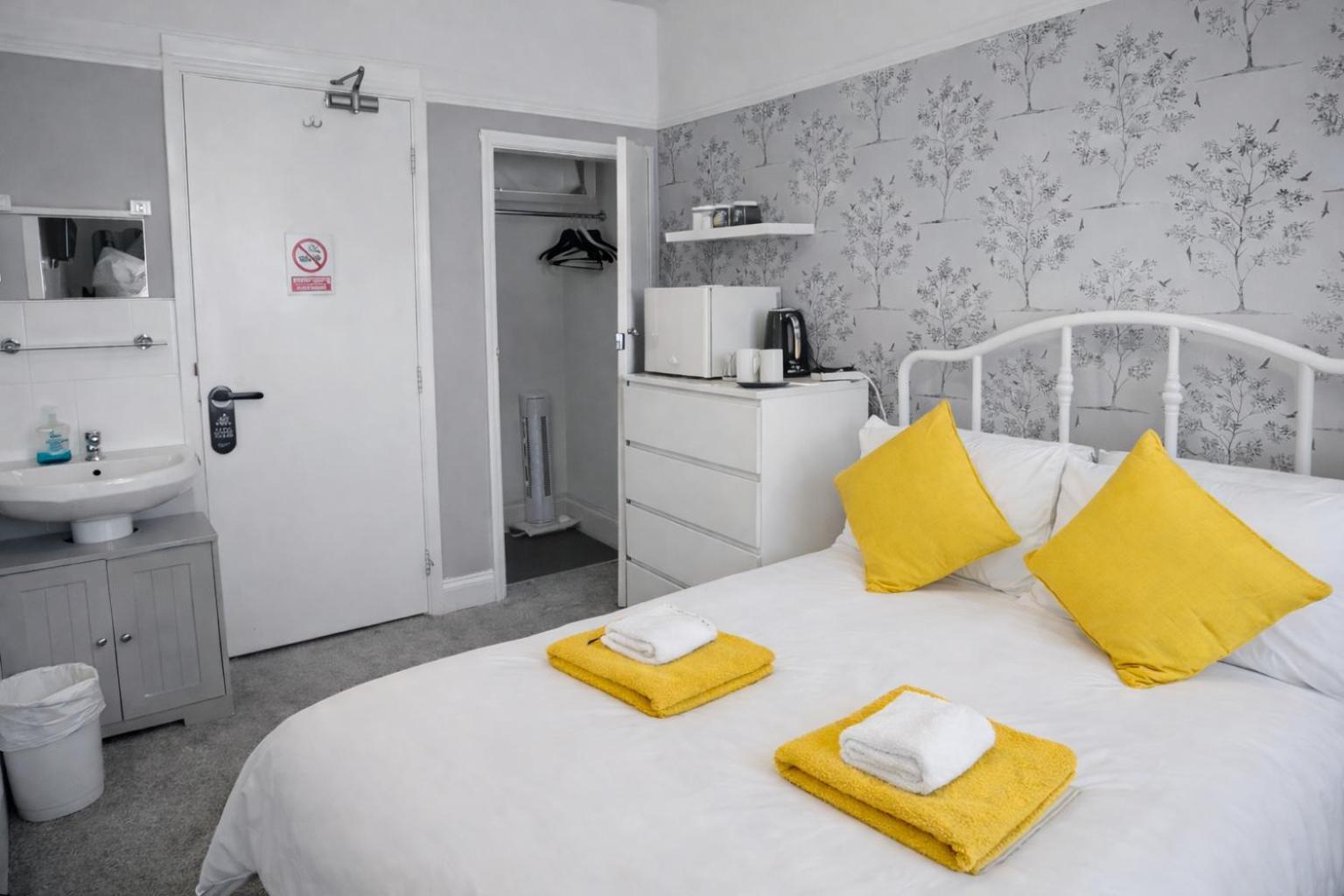 Double Room with Private External Bathroom