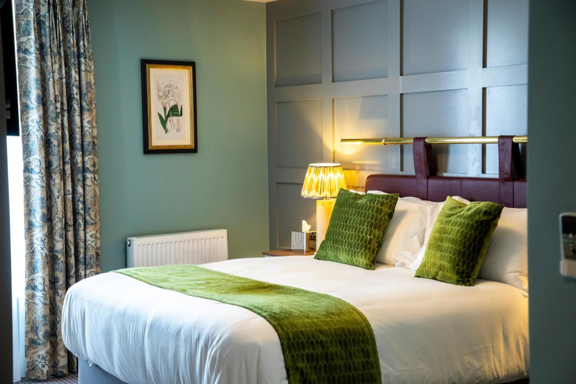 Deluxe Double Room,1765423919:JPEG