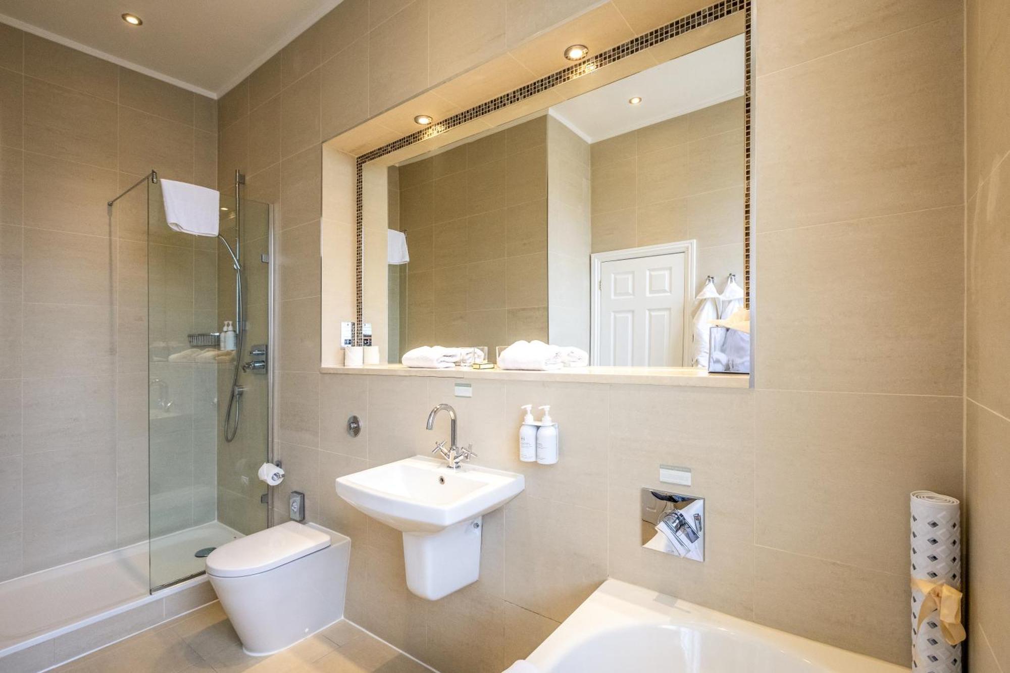 Executive Suite,1758309237:JPEG