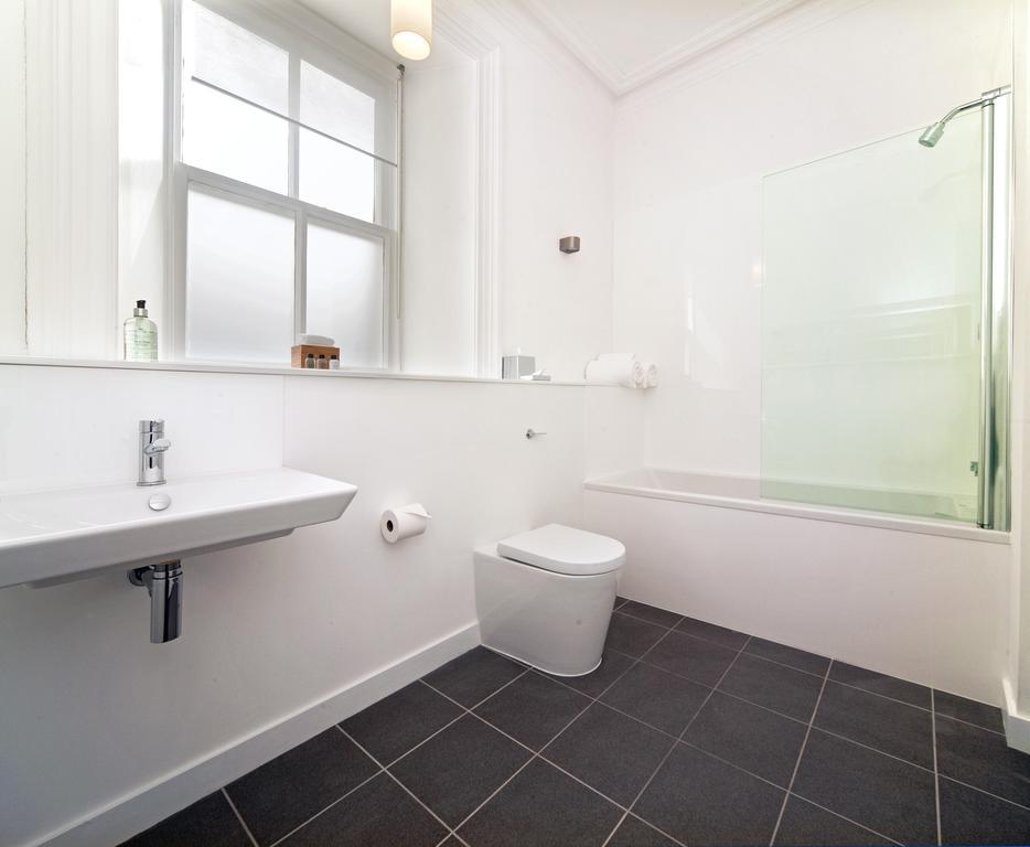 Deluxe Double Room with Side Sea View