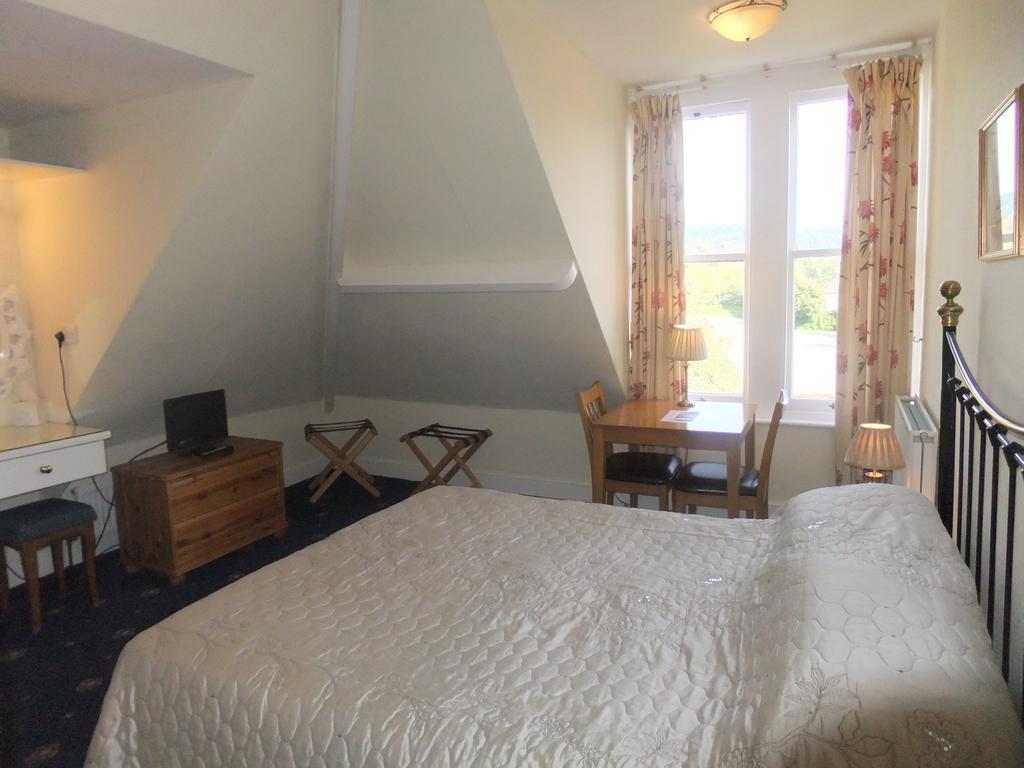 Family Room (3 Adults)