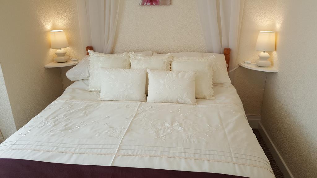 Double Room with Bay Window