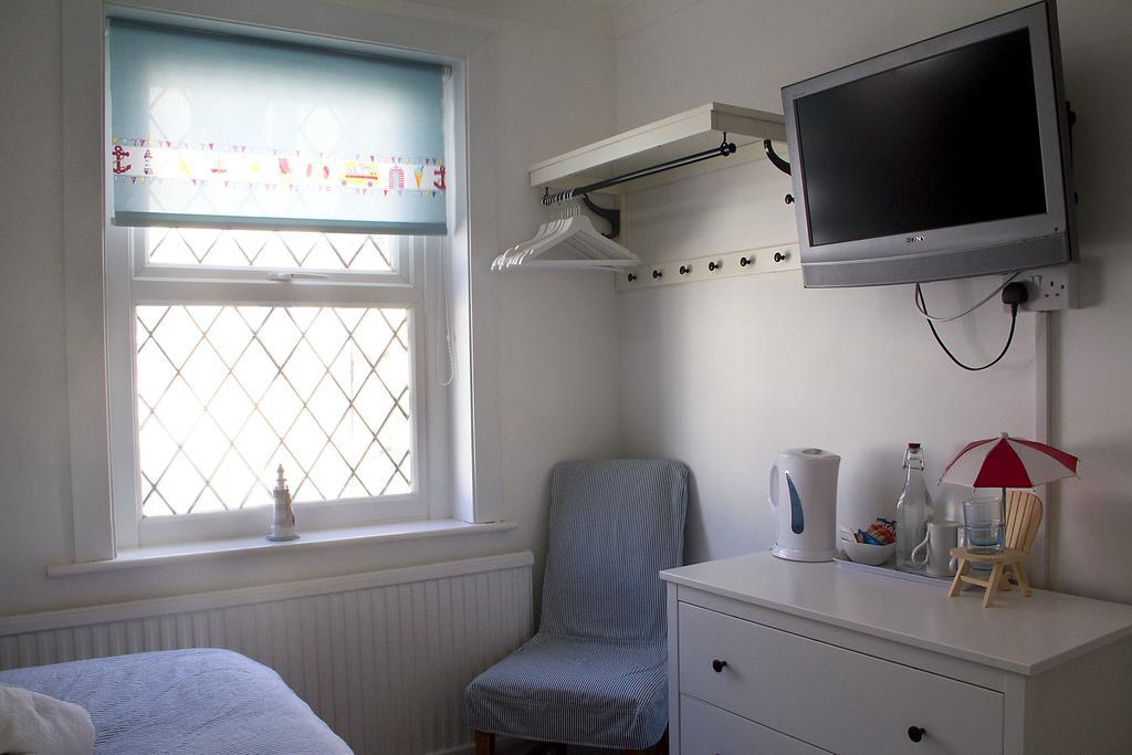 Small Double Room,262951637:JPEG