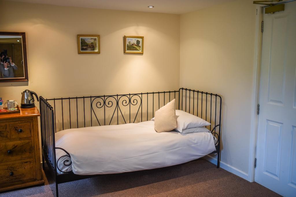 Family Room (2 Adults + 1 Child)