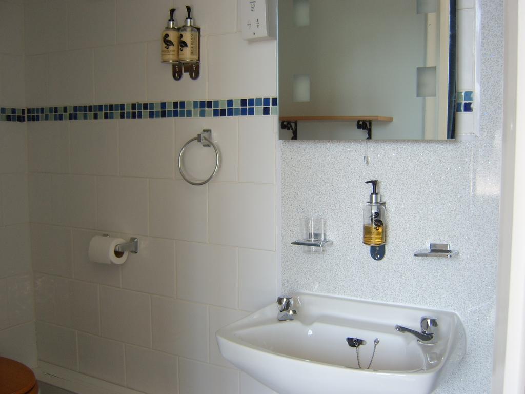 Twin Room with Shower