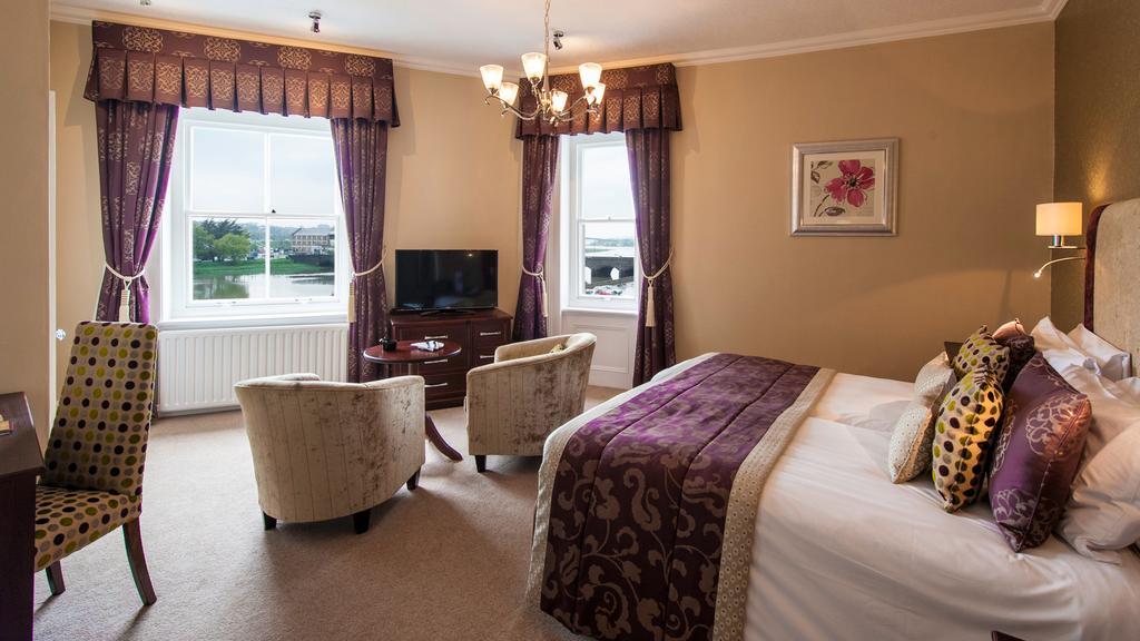 Deluxe River View Twin/Double Room
