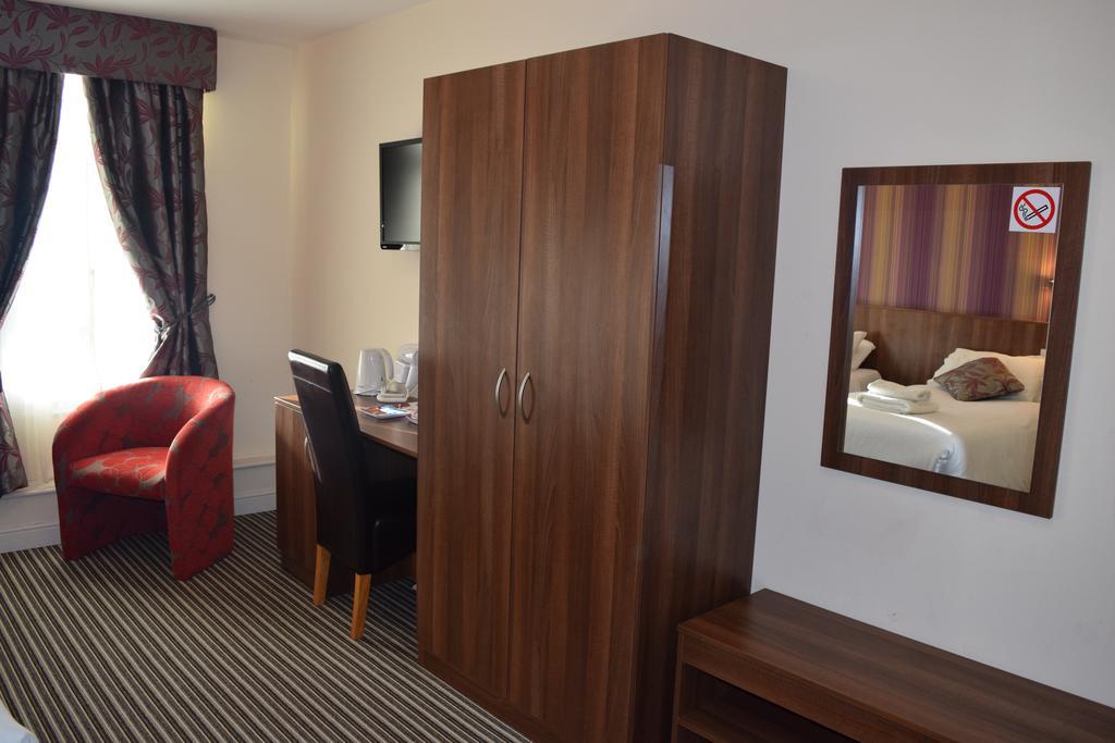 Twin Room with Shower