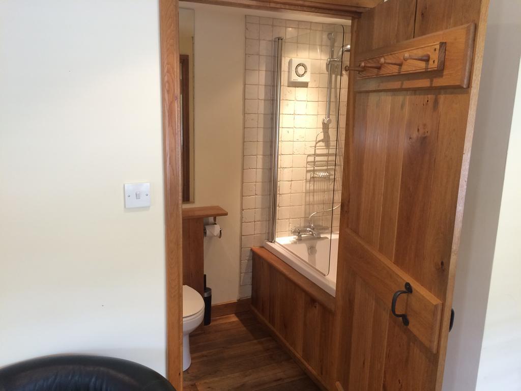 Large Double Room - Ground Floor