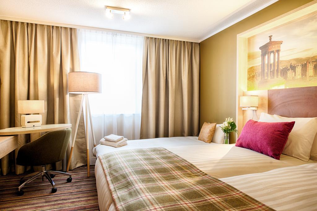 Camera Standard con Letto Matrimoniale e Letto Singolo