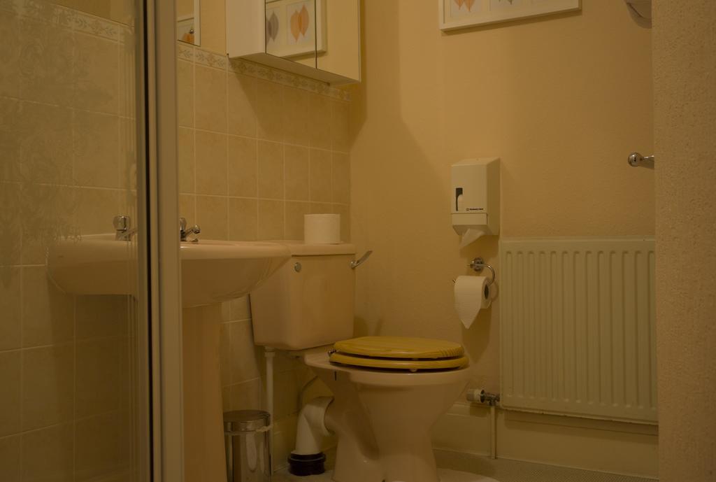 Twin Room with Shower