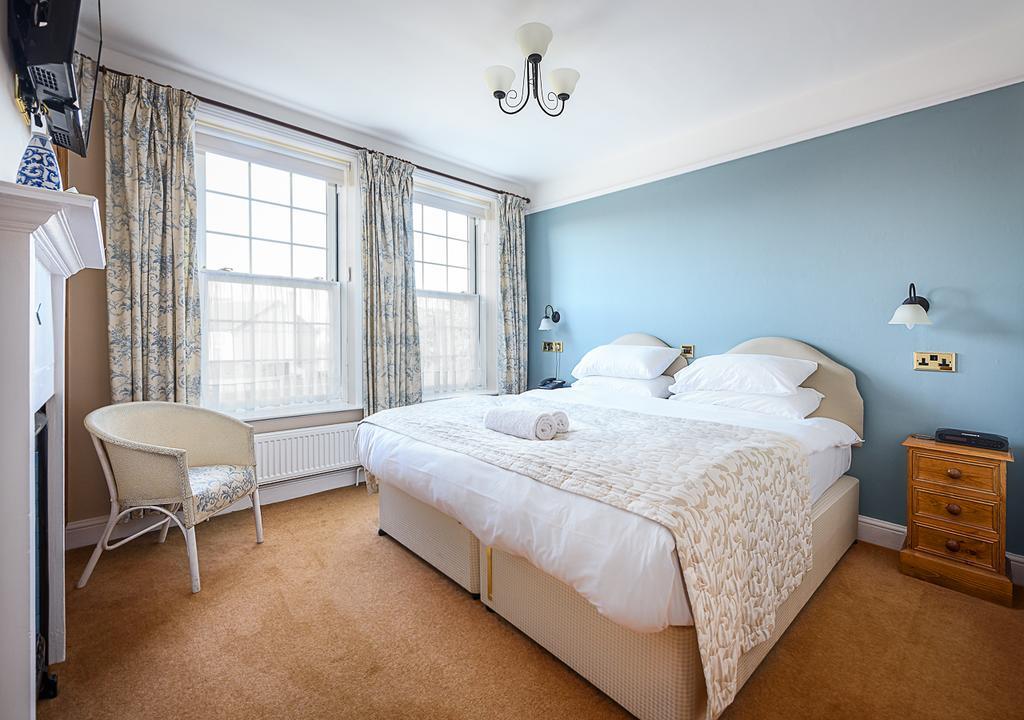 Twin or King Bedroom