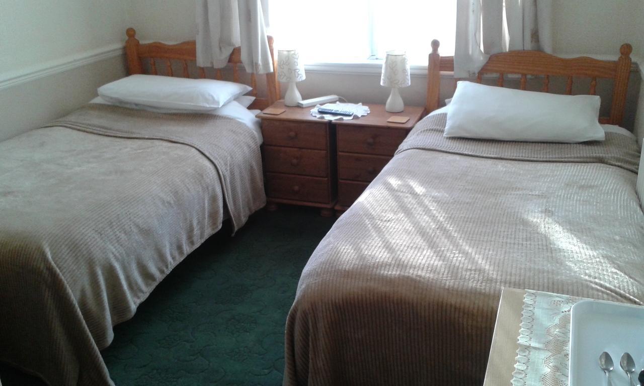 Twin Room with Bathroom