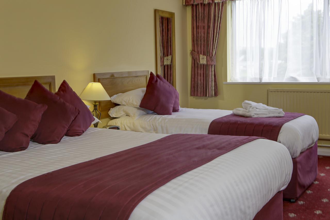 Standard Triple Room with 1 Double and 1 Twin Bed - Non-Smoking
