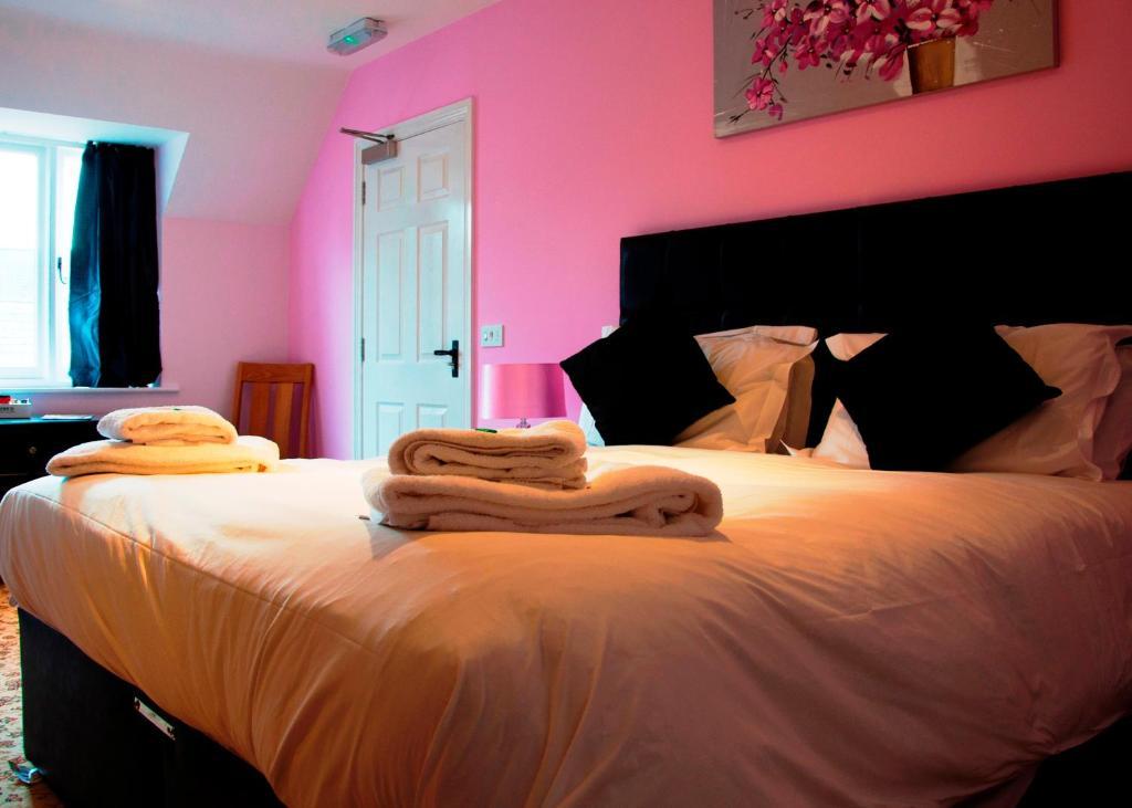 Double or Twin Room (1 Adult)