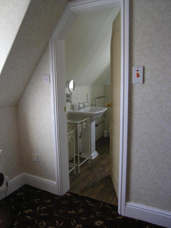 Family Room (2 Adults + 1 Child)